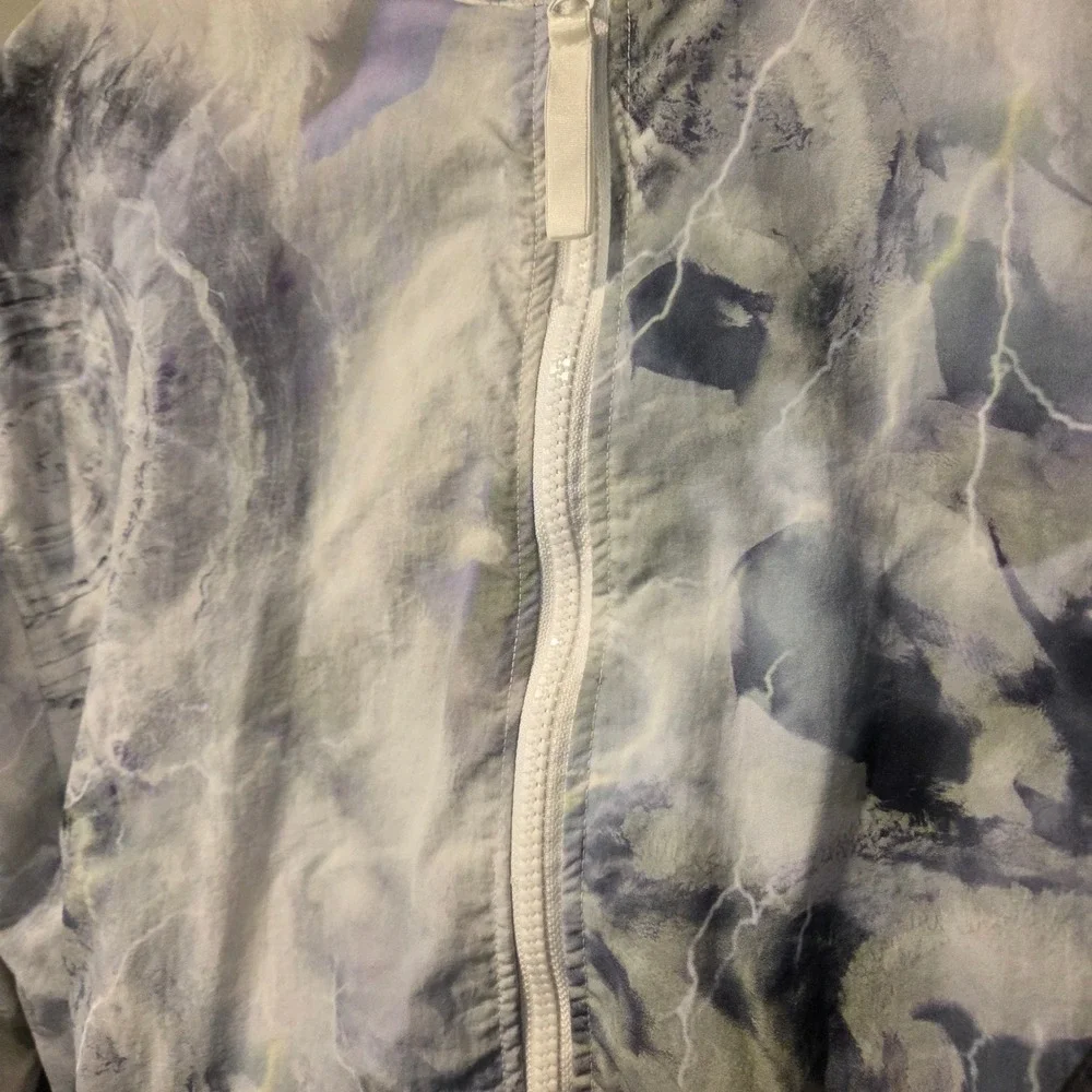 Mono‎ B Women's Cropped Lightweight Bomber Jacket Size M, Lightening Tie Dye